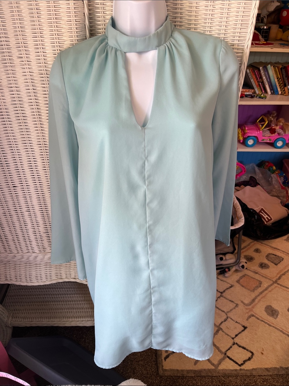 Everly Seafoam Long-Sleeve Keyhole Shift Dress